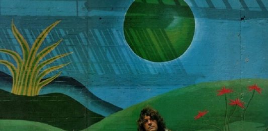 O pianista, compositor e arranjador Eumir Deodato em foto do encarte de Deodato 2, segundo álbum do artista brasileiro nos EUA. Foto- Duane Michals : CTI Records