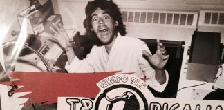 Broadcaster Jassvan de Lima presenting Tropicália