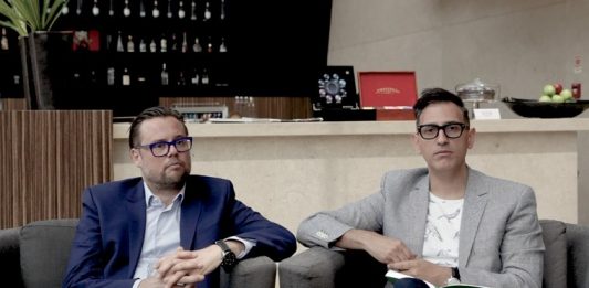 Till Fellrath e Sam Bardaouil, curadores e chairmans da Fundação Montblanc, baseada em Hamburgo, na Alemanha. Foto- Coil Lopes