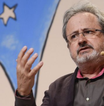 “Temos que aprender a ser índios antes que seja tarde”, diz antropólogo Eduardo Viveiros de Castro na mesa “Tristes Trópicos”