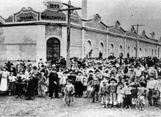 Strikers in front of Crespi, the first factory to stop in 1917 (Photo: reproduction)