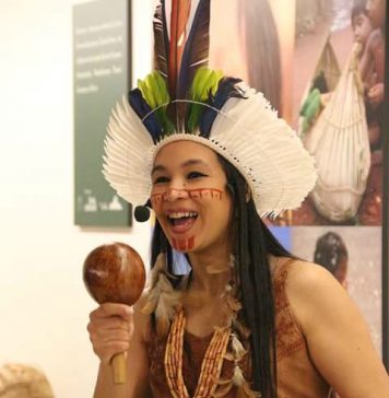 Auritha Tabajara tem 38 anos e seu livro, Magistério Indígena em Verso e Poesia foi lançado em 2010 e integra leituras obrigatórias do Estado do Ceará