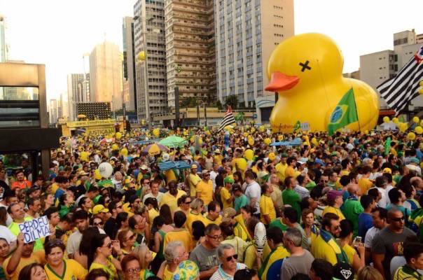 Demonstration in favor of Dilma's impeachment on Avenida Paulista – Photo- Rovena Rosa:Agência Brasil Demonstration in favor of Dilma's impeachment on Avenida Paulista – Photo- Rovena Rosa:Agência Brasil