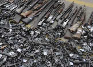 Rio de Janeiro - The Federal Police and the Army carry out a procedure for the destruction of approximately 4000 weapons collected by the PF in the last two years (Tânia Rêgo:Agência Brasil)
