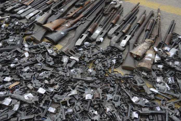 Rio de Janeiro - The Federal Police and the Army carry out a procedure for the destruction of approximately 4000 weapons collected by the PF in the last two years (Tânia Rêgo:Agência Brasil) Rio de Janeiro - The Federal Police and the Army carry out a procedure for the destruction of approximately 4000 weapons collected by the PF in the last two years (Tânia Rêgo:Agência Brasil)
