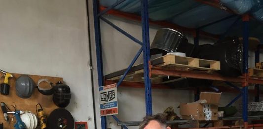 Alex Flemming faz crítica à situação política brasileira em nova mostra