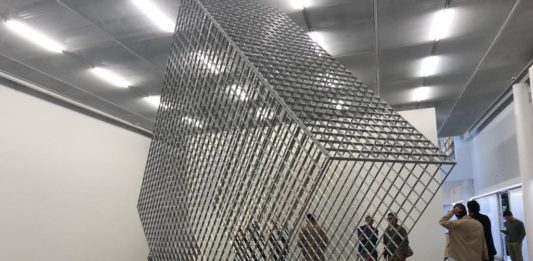 Ascânio MMM surpreende em mostra na Casa Triângulo