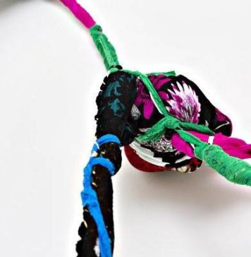 Detalhe da obra Sem “Sem Título”, da série “Torção” (2015), de Sonia Gomes