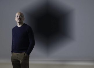 Iran do Espírito Santo in front of his work “Recuo Hexagonal” (2006).