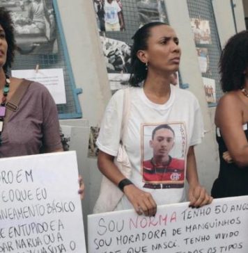 Scene from the movie "Auto da Resistencia" by Natasha Neri and Lula Carvalho. In the scene, Marielle Franco, a councilor murdered in Rio on March 14, 2018, next to the mothers of young people killed by the police. The film is one of those exhibited by Sesc within the É Tudo Verdade Festival.