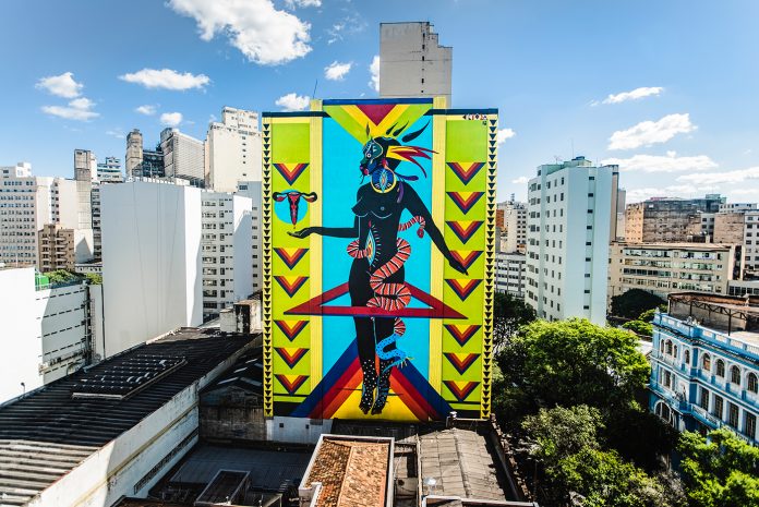 Mural em grafite, feito pela artista Criola, representa simbologias da cultura afro-brasileira