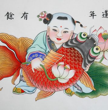 Ano Novo Lunar. Pintura em madeira feita por Feng Qingju. A obra adota técnicas da xilogravura e da pintura manual. A temática da criança segurando a carpa transmite desejos de boa fortuna, felicidade e uma longa vida. Foto: coleção da China Intangible Heritage Industry Alliance / Google Arts & Culture.