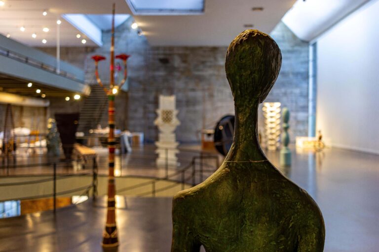 With “Estado Bruto”, MAM Rio has the largest exhibition of sculptures ever assembled in its history