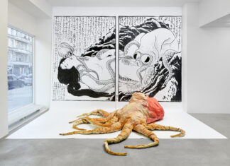 Monster Chetwynd, "Hokusai’s Octapai", 2004, instalação na galeria Tanya Leighton, como parte do Galleries Curate