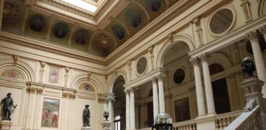Vista da escadaria do Museu Paulista da Universidade de São Paulo