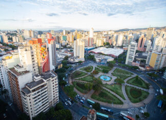 Horizontal, color image. View of Praça Raul Soares, in Belo Horizonte, where CURA 2021 takes place