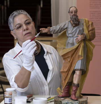 Rosangela Reis Costa, restauradora e coordenadora do projeto de restauro. Foto: Leo Lara.