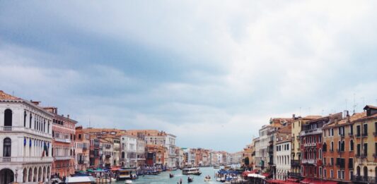 Vista do canal de Veneza. Foto: Creative Commons.