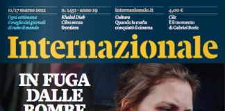 Capa da revista Internazionale, com foto de Gleb Garanich.