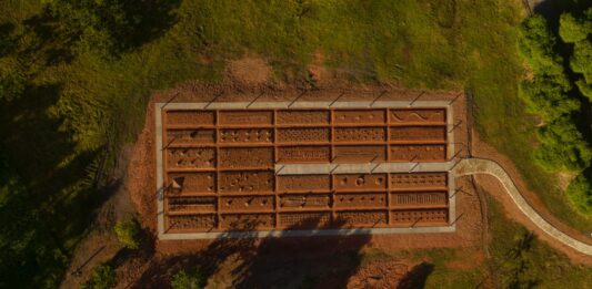 Vista aérea de "Campo da fome", de Matheus Rocha Pitta.