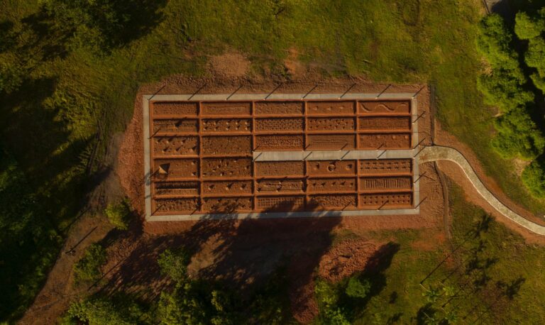 Hunger and violence are themes of the new works in the collection at Usina de Arte, in Pernambuco Hunger and violence are themes of the new works in the collection at Usina de Arte, in Pernambuco