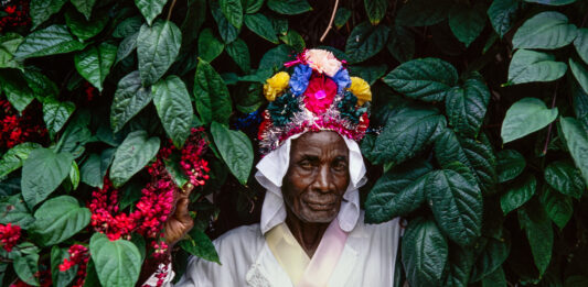Gaudêncio da Conceição durante Festa de São Benedito, Conceição da Barra, ES, c. 1989. Crédito: Walter Firmo/Acervo IMS.