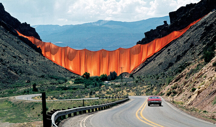 "Valley curtain", Colorado, 1972. Photo: Wolfgang Volz.