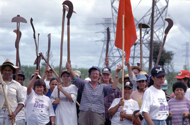 Marcha das Mulheres, MST, Pontal do Paranapanema, 1996_Andre Vilaron. Imagem seria exposta na mostra cancelada pelo MASP
