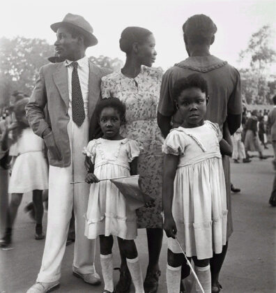 Família no desfile de 7 de setembro. Rio de Janeiro, 1955. Crédito: José Medeiros/Acervo Instituto Moreira Salles