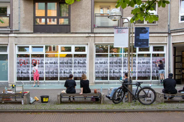 Instalação de Nil Yalter no Dekoloniale Memory Culture in the City, para a 12a Bienal de Berlim. Foto: Silke Brie