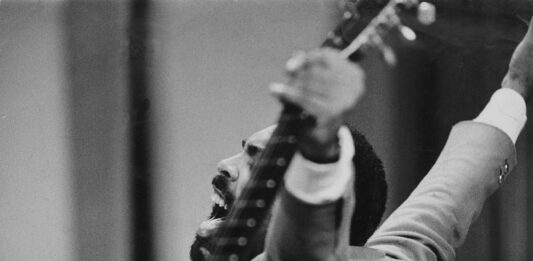 Gilberto Gil no III Festival de Música Popular - São Paulo, SP, 1967 Crédito: Walter Firmo / Acervo Instituto Moreira Salles