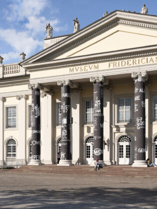 "Generosity, Regeneration, Transparency, Independence, Sufficiency, Local Anchor and most of all Humor", by Dan Perjovschi at Fridericianum. Photo: Nicolas Wefers
