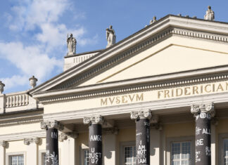 "Generosity, Regeneration, Transparency, Independence, Sufficiency, Local Anchor and most of all Humor", by Dan Perjovschi at Fridericianum. Photo: Nicolas Wefers