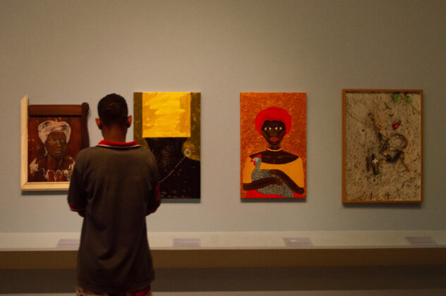 Visita dos jovens da Fundação CASA na exposição Enciclopédia Negra, na Pinacoteca de São Paulo