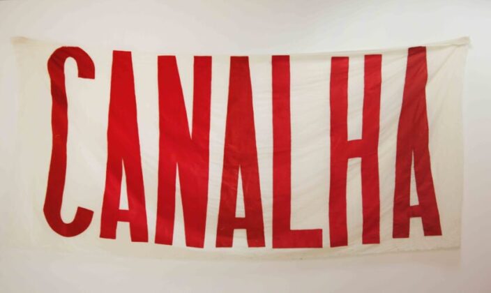 Coletivo Vão, bandeira "Canalha" (2016). Foto: Coletivo Vão