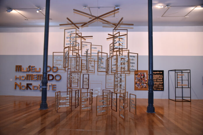 Caravana Museu do Homem do Nordeste, de Jonathas de Andrade, na exposição 