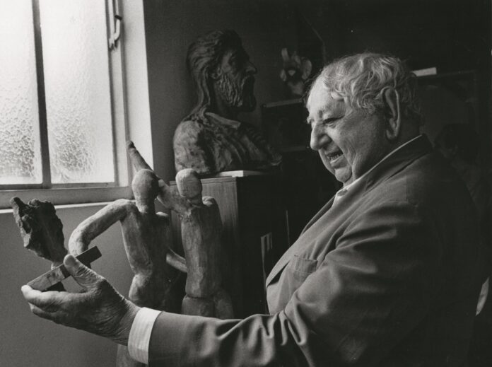 Retrato de Raphael Galvez, no ateliê da Rua Lopes de Oliveira, na década de 1980