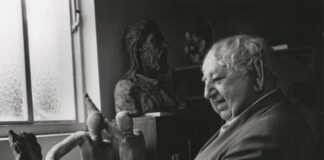 Retrato de Raphael Galvez, no ateliê da Rua Lopes de Oliveira, na década de 1980