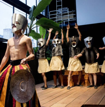 Cena de "O Bailado do Deus Morto", espetáculo de Flávio de Carvalho, em montagem do Teatro Oficina. Foto: Igor Marotti