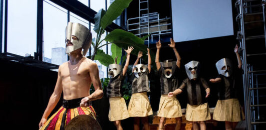 Cena de "O Bailado do Deus Morto", espetáculo de Flávio de Carvalho, em montagem do Teatro Oficina. Foto: Igor Marotti