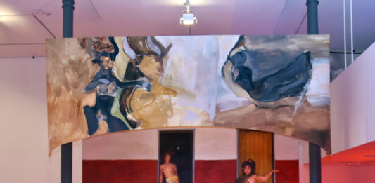 Regina Parra, "Deserto-pano de cena" (2022-2023), obra da exposição "Pagã", na Pina Estacão. Foto: Christina Ruffato