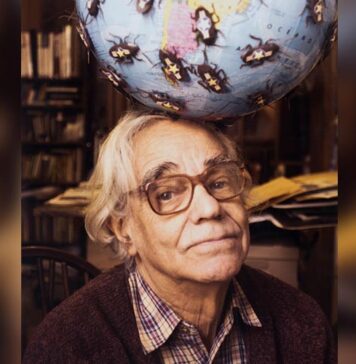 León Ferrari ganha ‘espetáculo antológico’ no Museo Nacional de Bellas Artes de Buenos Aires O artista plástico argentino León Ferrari (1920-2013), com sua obra "Planeta (Globo terrestre com baratas)", da série "Electronicartes", de 2003. Cortesia: Museo Nacional de Bellas Artes de Buenos Aires