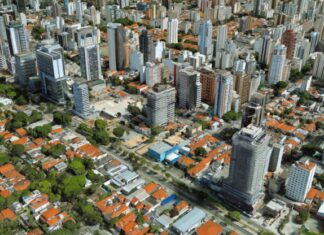 Avenida Rebouças, eixo de transporte em São Paulo que vem passando por intensa verticalização. Crédito: Reprodução/Google Earth
