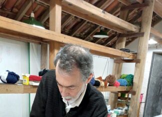 Júlio Villani durante a criação de "Paraíso", que ele apresenta na Capela do Morumbi. Foto: Divulgação