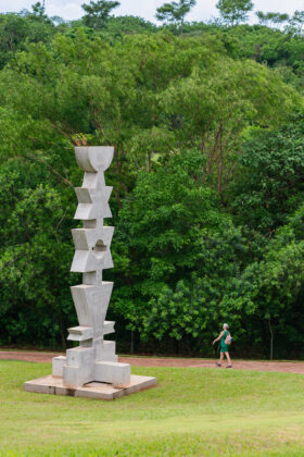 Obra de Rubem Valentim no Parque Geminiano Momesso. Foto: Gabriel Teixeira