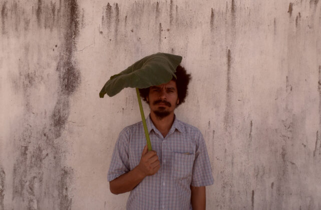 Paulo Nazareth, sem título, série "Sombreiro", 2012. Foto: PNAC LTDA
