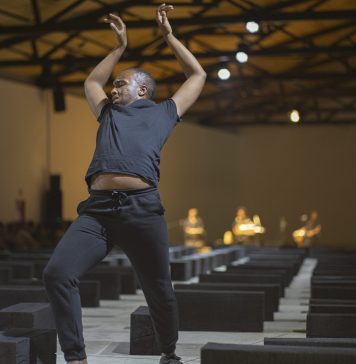 Performance de 'O Barco', de Grada Kilomba. Foto: Icaro Moreno