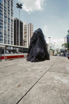 'A negra' (1997), de Carmela Gross. Foto: Gal Oppido