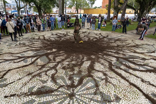 Apresentação da performance 'Uyra', em 2022. Foto: Kraw Penas/SECC