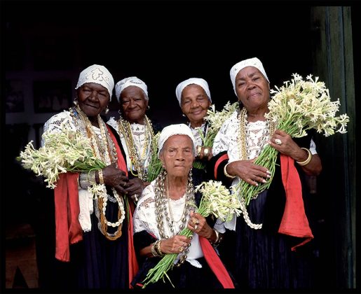 Filhinha, Edite, Estelita, Maria e Miuda (sentada)